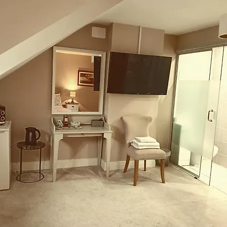 White Quarry House *